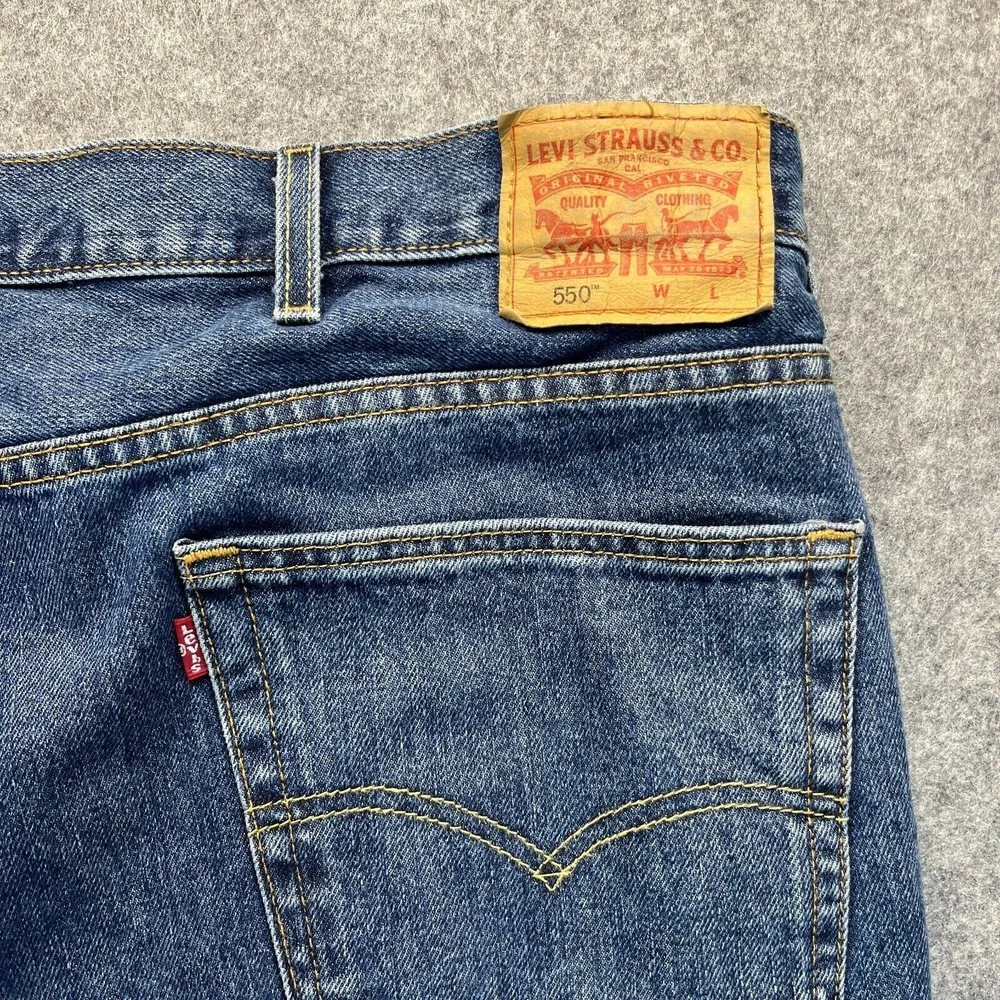 Levis Jeans Men's 52x32 550‎ Relaxed Fit Straight Leg Blue Denim Pants